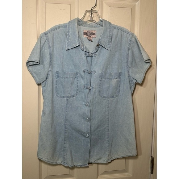The Unbranded Brand Tops - Vintage Denim Republic Denim knot style button-up shirt with a fitted type curva